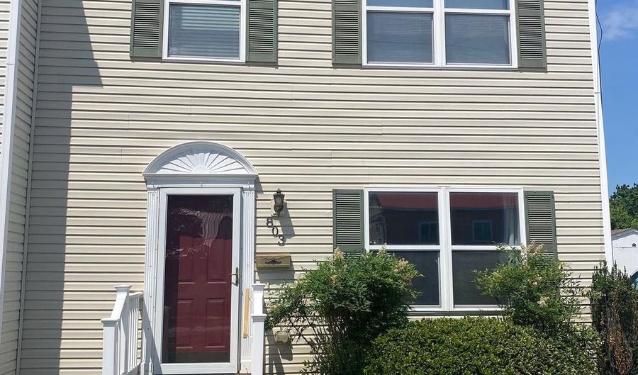 803 S MARKET St, Blades, DE 19973 - 3 Beds, 2 Bath