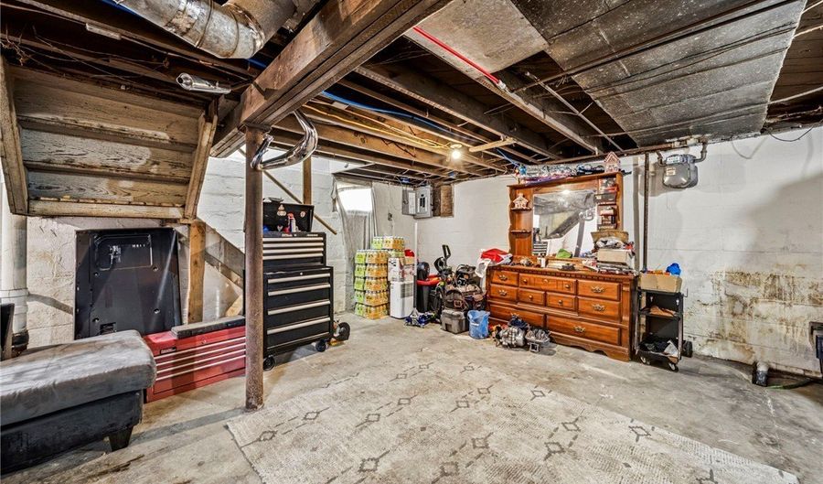 618 W 57th St, Ashtabula, OH 44004 - 3 Beds, 1 Bath