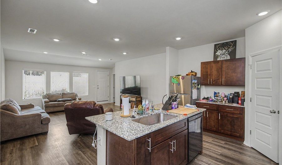 204 206 NW 67th Ave, Bentonville, AR 72713 - 8 Beds, 4 Bath