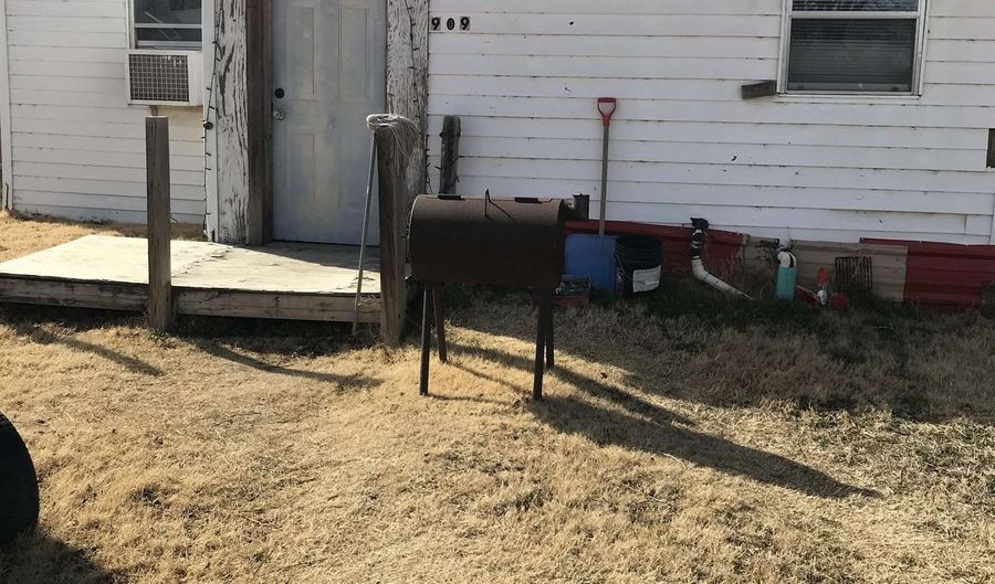 909 Avenue C, Beaver, OK 73932 - 3 Beds, 1 Bath