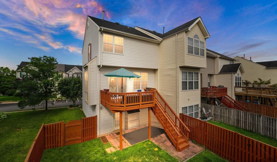 21071 MOSSY GLEN Ter, Ashburn, VA 20147 - 2 Beds, 3 Bath