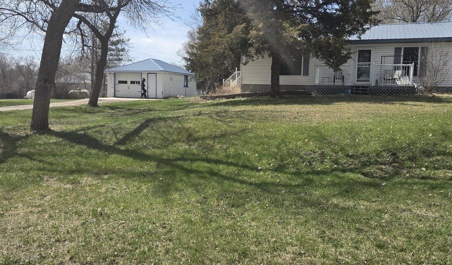 704 13th Ave, Britton, SD 57430 - 2 Beds, 1 Bath