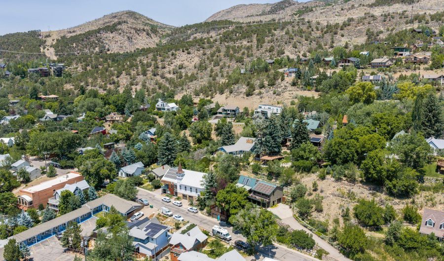 216 E Homestead Dr, Basalt, CO 81621 - 4 Beds, 3 Bath