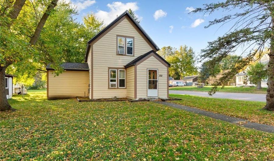 302 S Renville St, Winthrop, MN 55396 - 3 Beds, 2 Bath