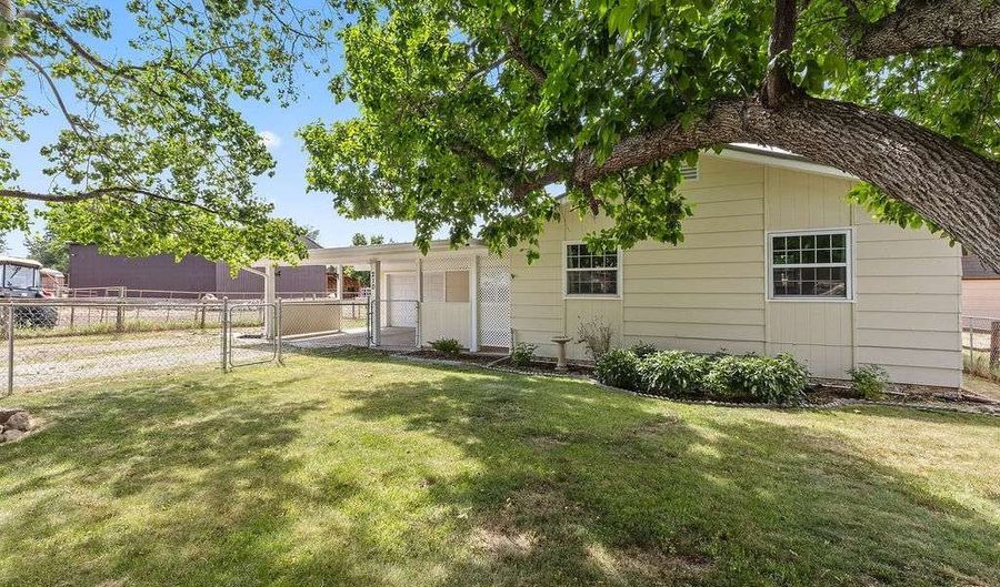 210 S Avis St, Absarokee, MT 59001 - 3 Beds, 2 Bath