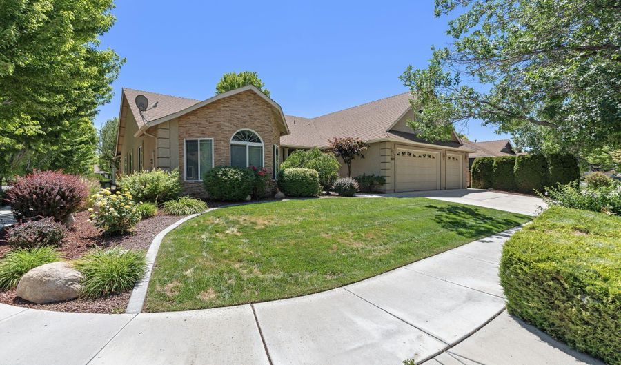 1383 Branden Ln, Gardnerville, NV 89410 - 4 Beds, 3 Bath