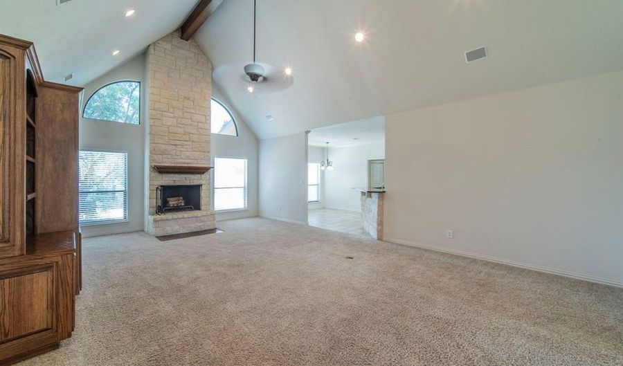 190 Deer Creek Dr, Aledo, TX 76008 - 4 Beds, 3 Bath