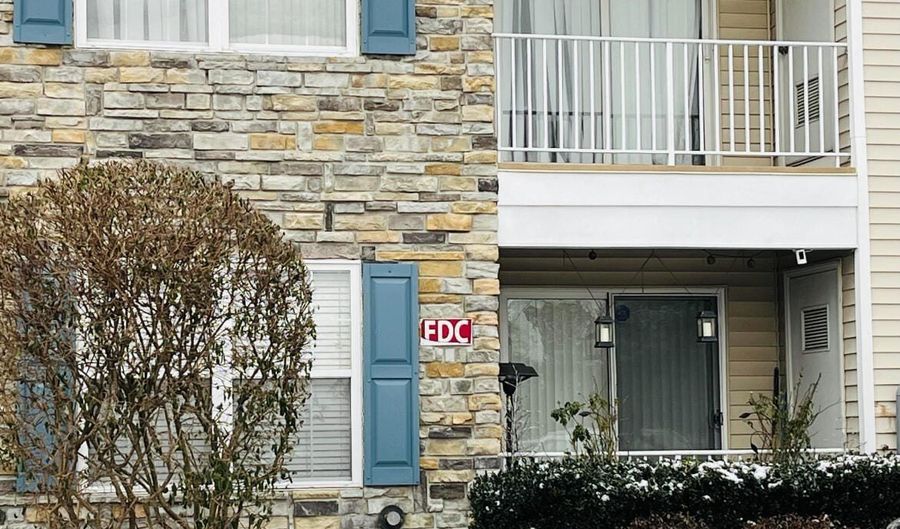 102 Wedgewood Cir, Belford, NJ 07718 - 2 Beds, 2 Bath