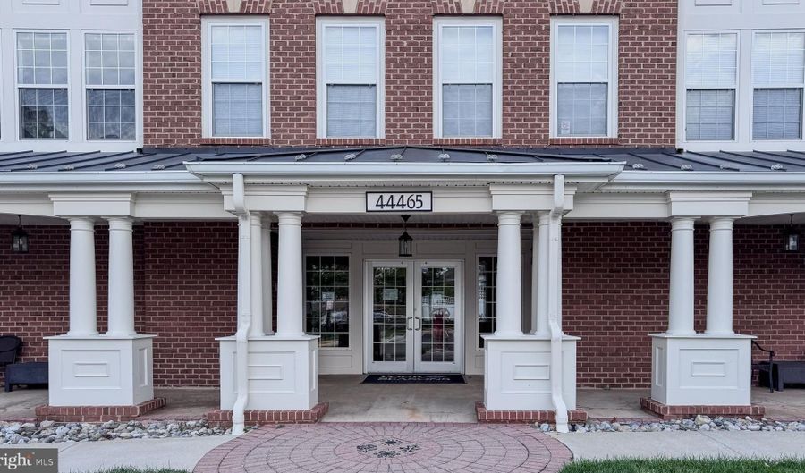 44465 CHAMBERLAIN Ter 103, Ashburn, VA 20147 - 2 Beds, 2 Bath