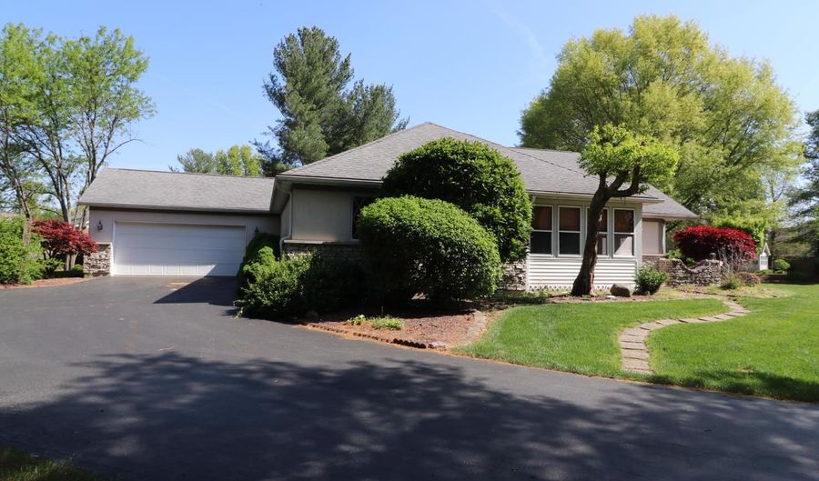 91 White Oak Dr, Batesville, IN 47006 - 2 Beds, 2 Bath