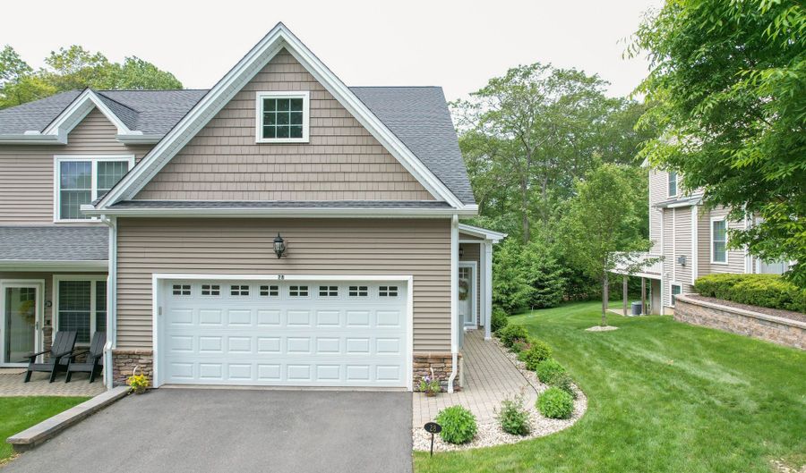 28 Brookview Cir 28, Bristol, CT 06010 - 3 Beds, 3 Bath