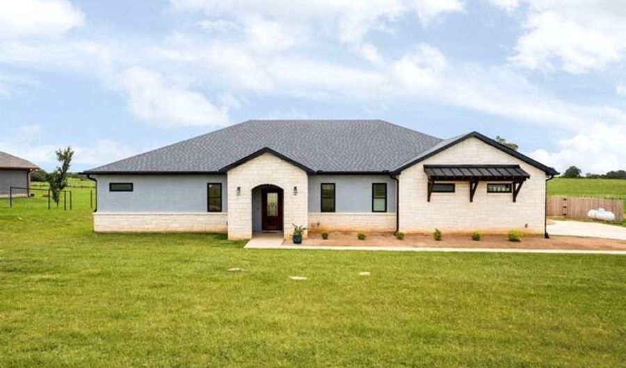 120 Western Way, Adkins, TX 78101 - 4 Beds, 4 Bath