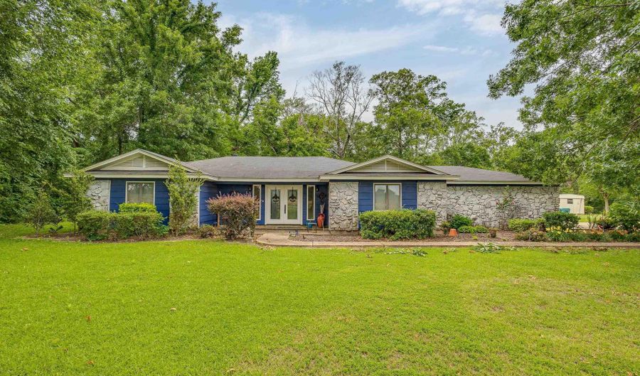 3692 BAYOU ACRES Dr, Bastrop, LA 71220 - 3 Beds, 3 Bath