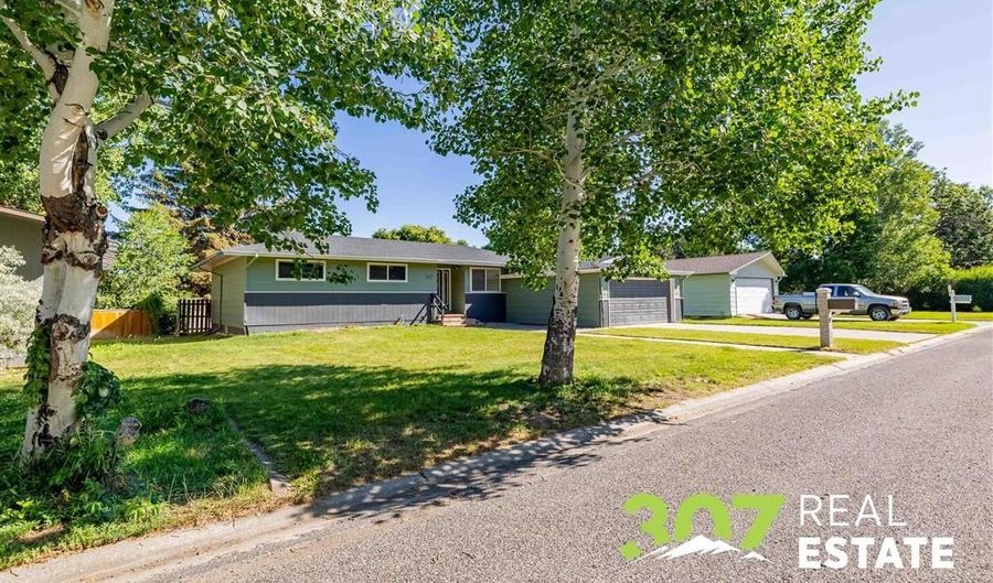 1207 Birch Ln, Cody, WY 82414 - 3 Beds, 2 Bath