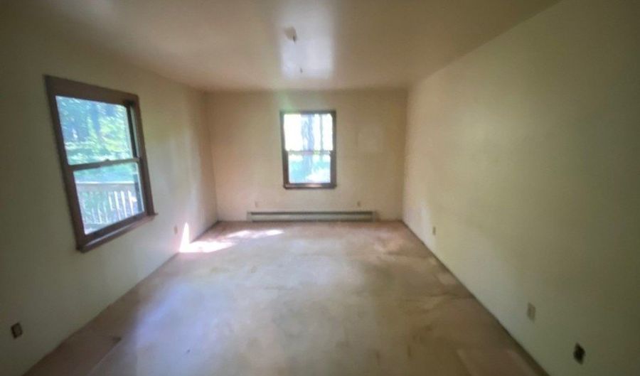 7 Winding Way, Alloway, NJ 07461 - 4 Beds, 2 Bath