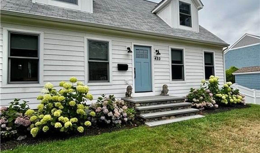 433 Wolcott Ave, Middletown, RI 02842 - 3 Beds, 2 Bath
