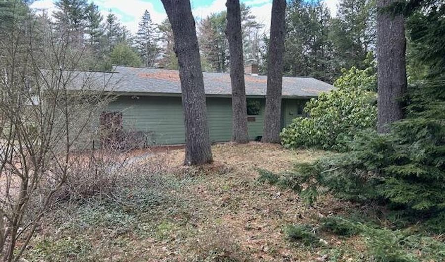 111 Forest Ave, Orono, ME 04473 - 2 Beds, 2 Bath