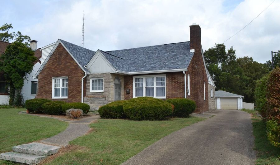 144 W Main St, Albion, IL 62806 - 6 Beds, 2 Bath