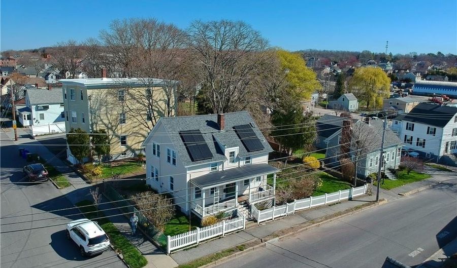 55 Mt Hope Ave, Bristol, RI 02809 - 3 Beds, 2 Bath