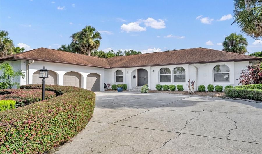 137 N SPRING LAKE Dr, Altamonte Springs, FL 32714 - 5 Beds, 3 Bath
