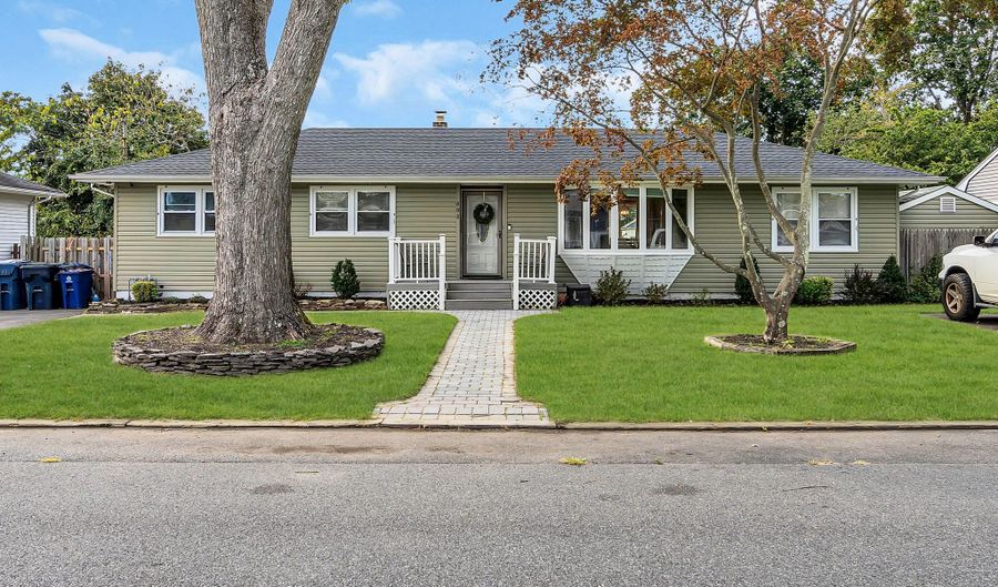 808 Sunset Rd, Beachwood, NJ 08722 - 3 Beds, 2 Bath
