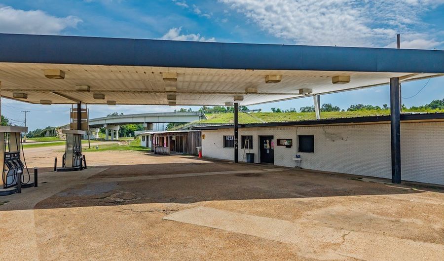 80 Broadway St, Batesville, MS 38606 - 0 Beds, 0 Bath