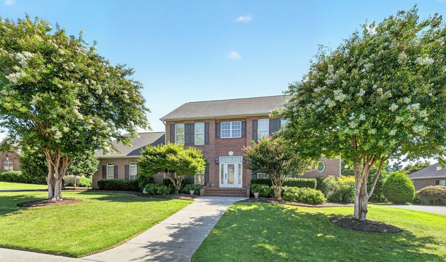 1652 Saint Ives Blvd, Alcoa, TN 37701 - 4 Beds, 4 Bath