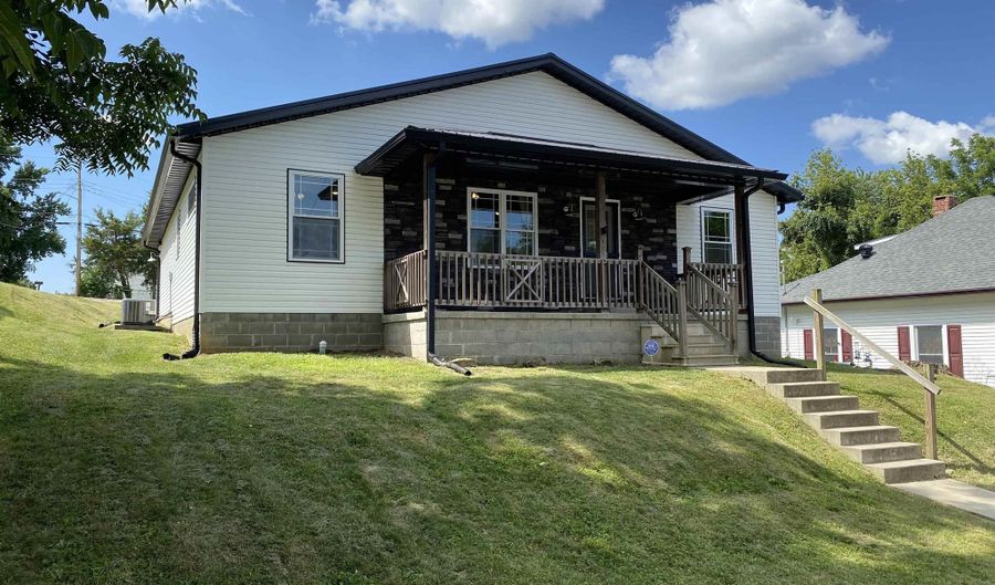 1902 14th St, Bedford, IN 47421 - 3 Beds, 2 Bath