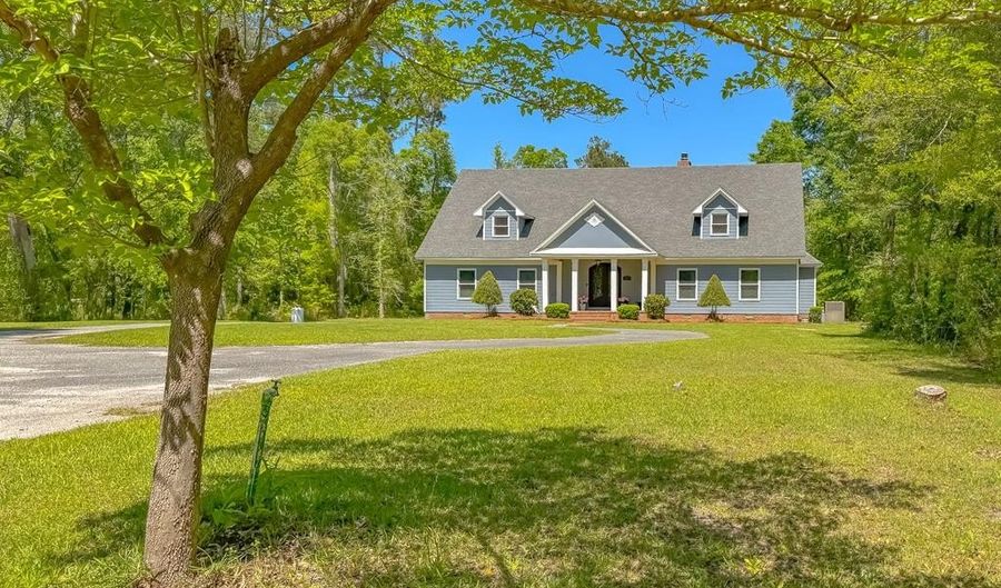 2107 Hughes St, Bainbridge, GA 39819 - 5 Beds, 4 Bath