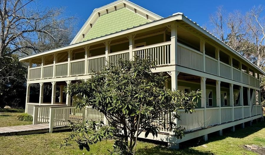 145 6th St, Apalachicola, FL 32320 - 1 Beds, 1 Bath