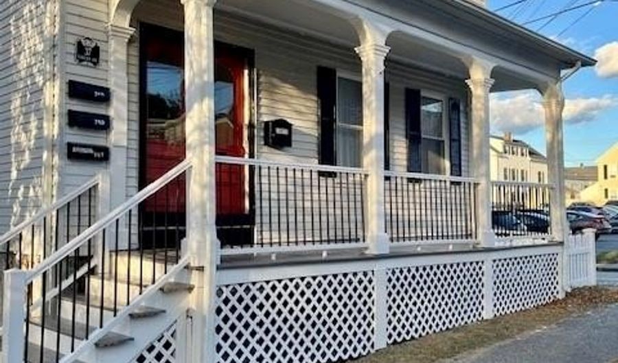 37 Lincoln Ave, Bristol, RI 02809 - 10 Beds, 3 Bath
