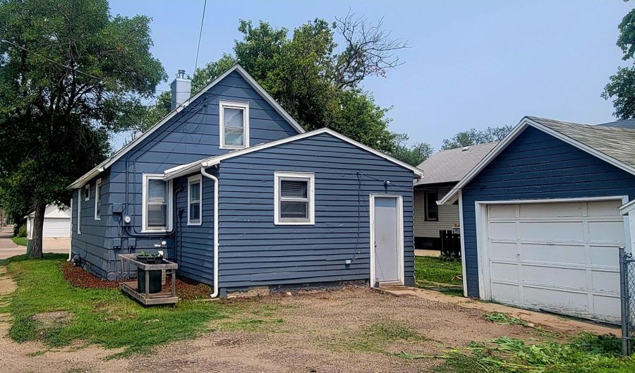 116 NE 8th Ave, Aberdeen, SD 57401 - 3 Beds, 1 Bath