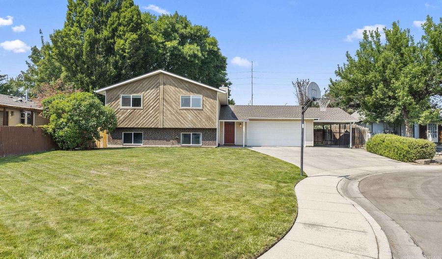 8920 W Donnybrook Dr, Boise, ID 83709 - 5 Beds, 3 Bath