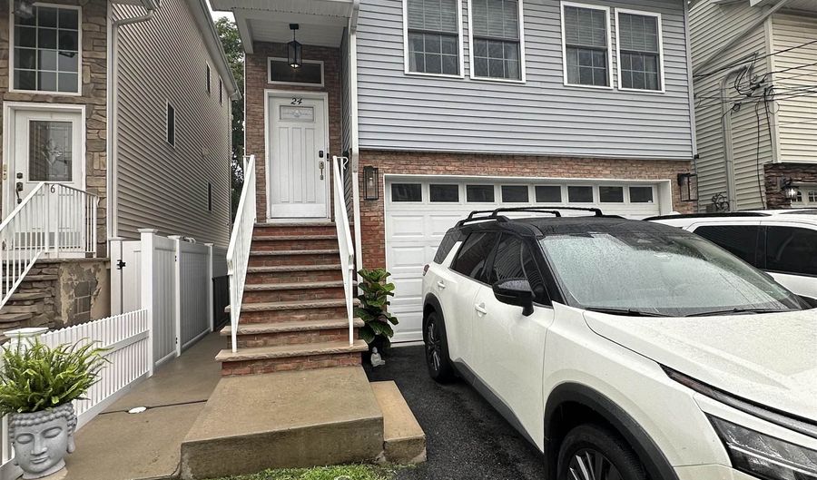 24 NEW St 2, Bayonne, NJ 07002 - 2 Beds, 1 Bath