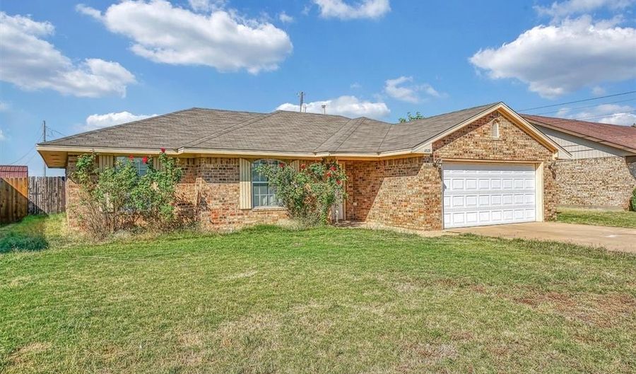 1809 Comet St, Altus, OK 73521 - 3 Beds, 2 Bath