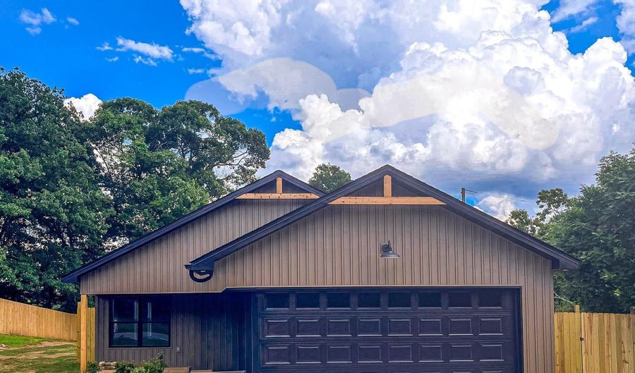 430 Main St, Bauxite, AR 72011 - 3 Beds, 2 Bath