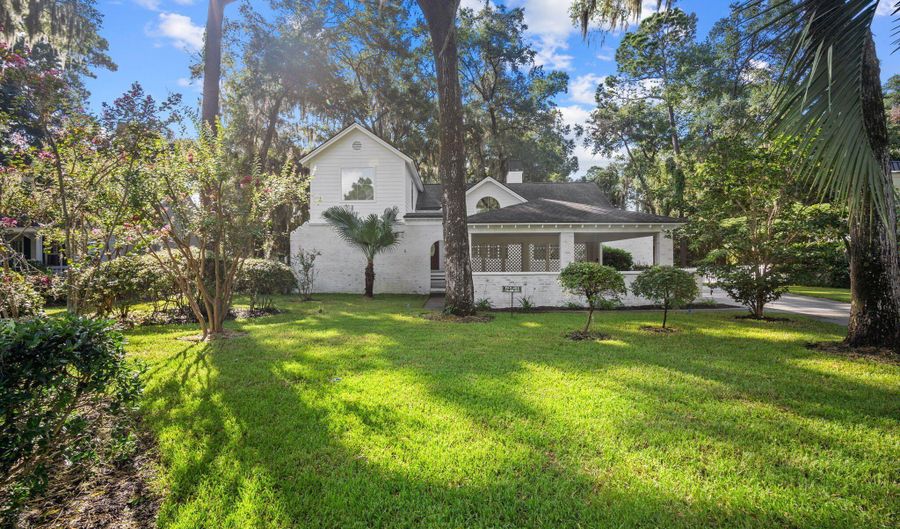 209 Cottage Farm Dr, Beaufort, SC 29902 - 3 Beds, 3 Bath