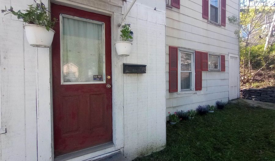 14 Hill St, Barre, VT 05641 - 3 Beds, 1 Bath