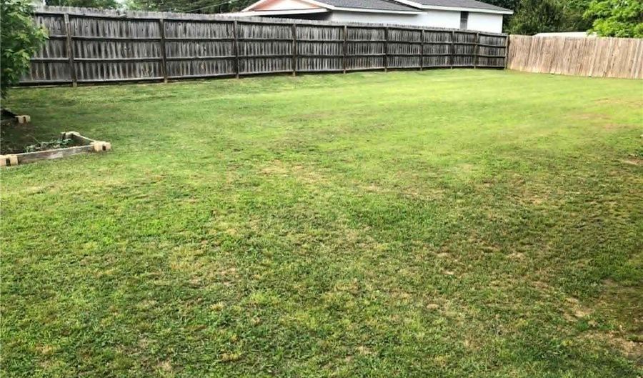 105 NE 17th St, Atkins, AR 72823 - 4 Beds, 2 Bath