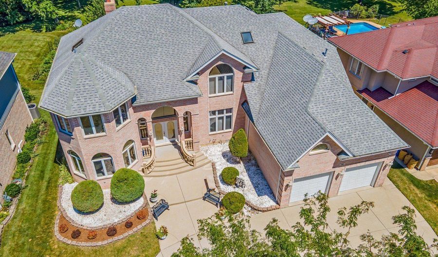 1760 W Whispering Ct, Addison, IL 60101 - 4 Beds, 6 Bath
