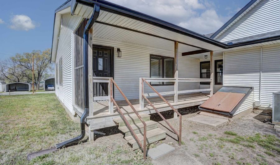 6797 312th Rd, Arkansas City, KS 67005 - 3 Beds, 2 Bath