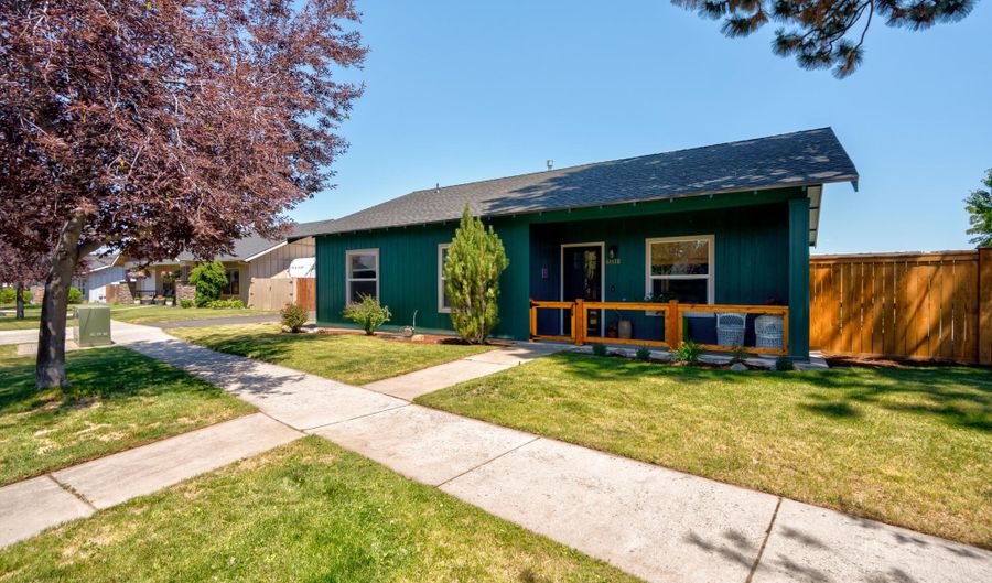 61178 Brookhollow Dr, Bend, OR 97702 - 3 Beds, 2 Bath