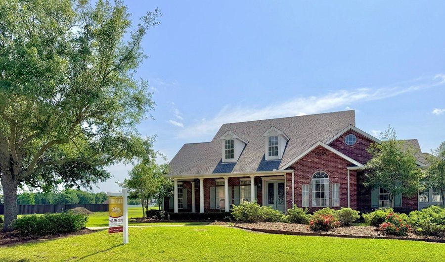600 Techeview Dr, Berwick, LA 70342 - 5 Beds, 5 Bath