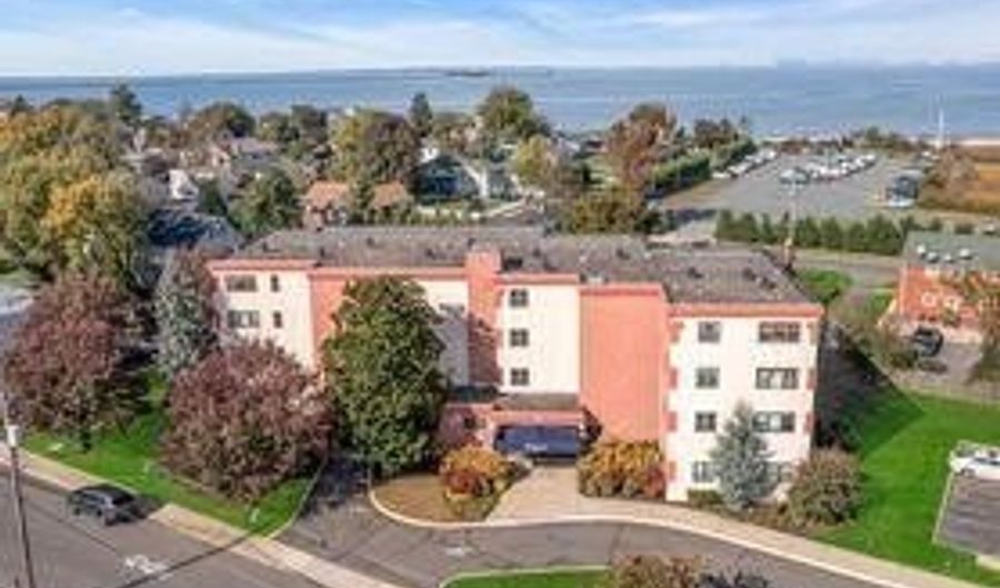 32 Center Ave 14, Atlantic Highlands, NJ 07716 - 2 Beds, 1 Bath