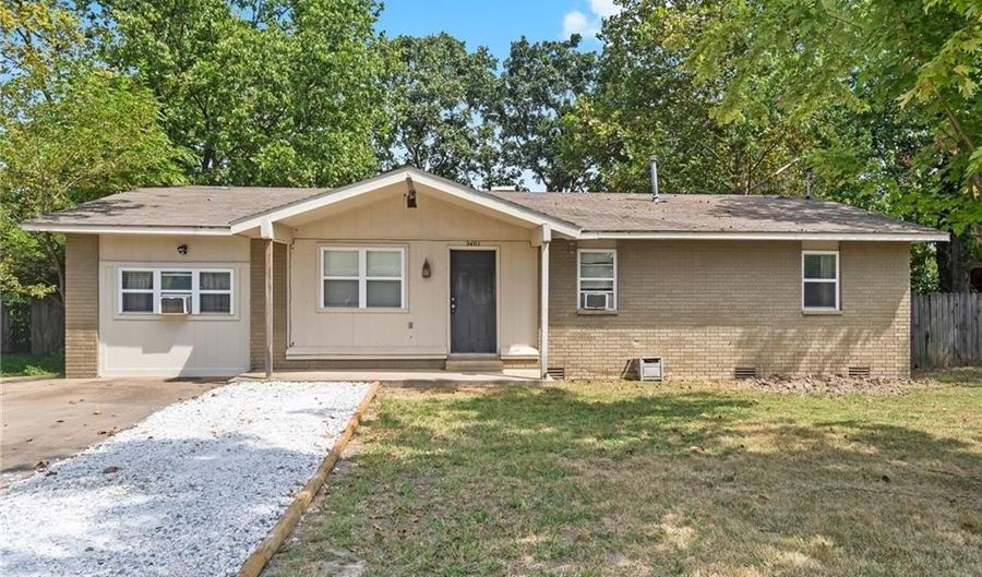2401 SE 9th St, Bentonville, AR 72712 - 4 Beds, 3 Bath