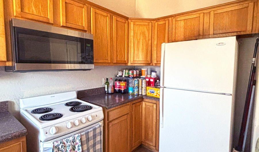 8306 W PINEVETA Dr, Arizona City, AZ 85123 - 3 Beds, 2 Bath