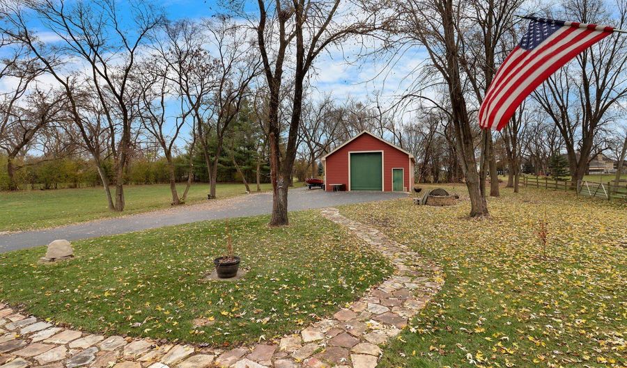 2837 Jackson Dr, Arlington Heights, IL 60004 - 4 Beds, 4 Bath