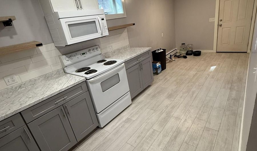 121 DUNBAR Ave, Fairbanks, AK 99701 - 2 Beds, 1 Bath