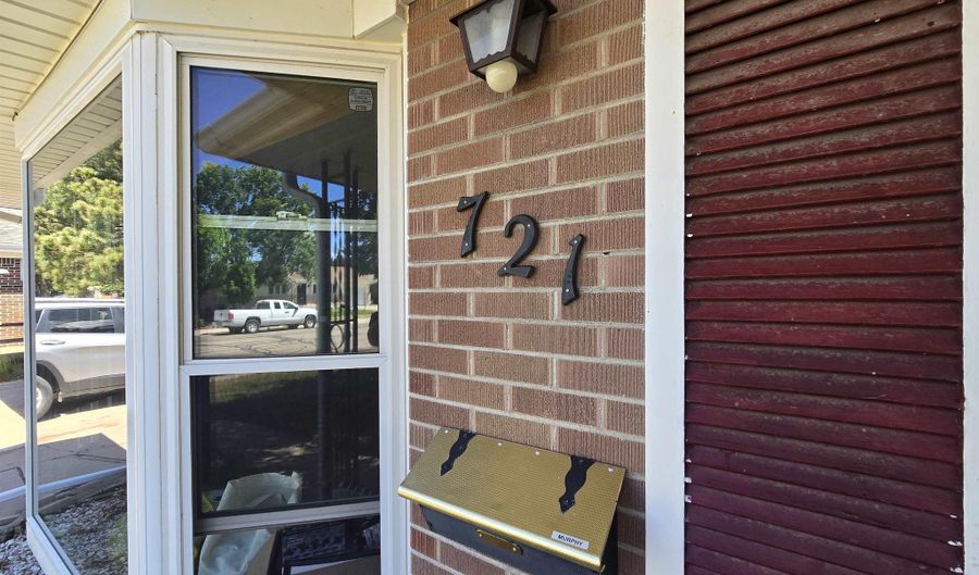 721 ARAPAHO St, Cheyenne, WY 82009 - 5 Beds, 2 Bath