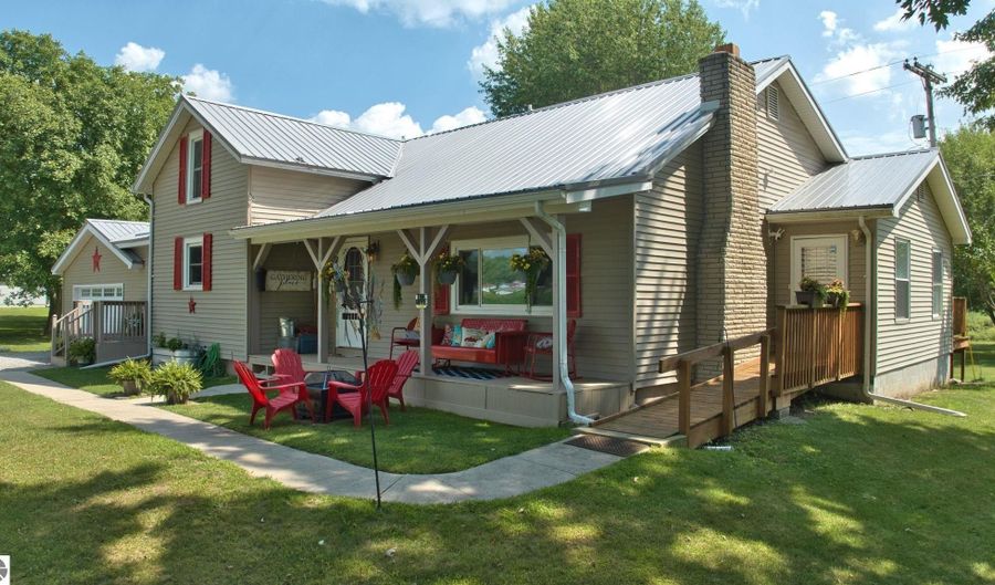 145 W Van Buren Rd, Alma, MI 48801 - 4 Beds, 3 Bath
